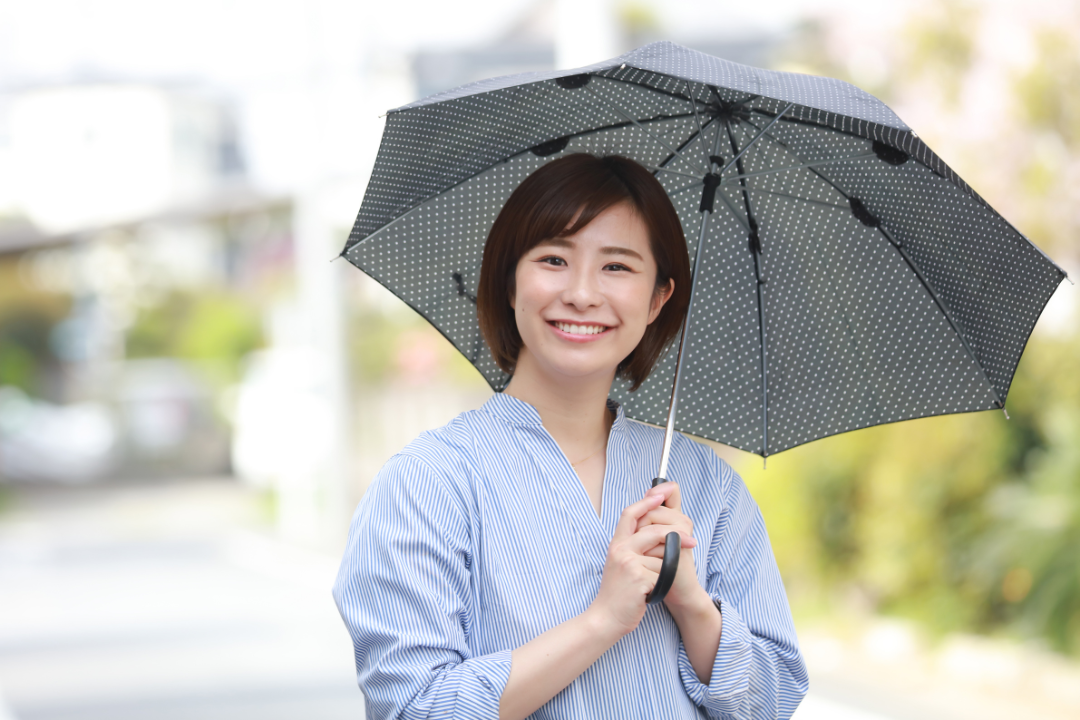 日傘を使う人の写真